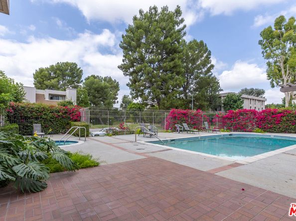 15215 Magnolia Boulevard 131, Sherman Oaks CA 91403