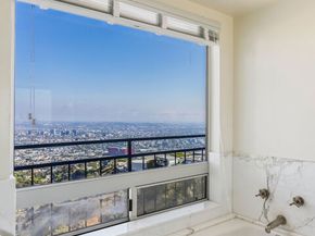 1556 Blue Jay Way, Los Angeles CA 90069