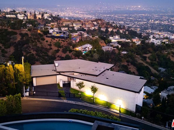 1556 Blue Jay Way, Los Angeles CA 90069