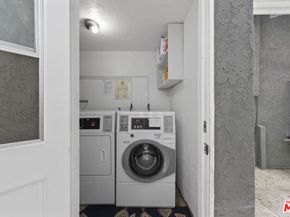1807 Oak Street, Santa Monica CA 90405