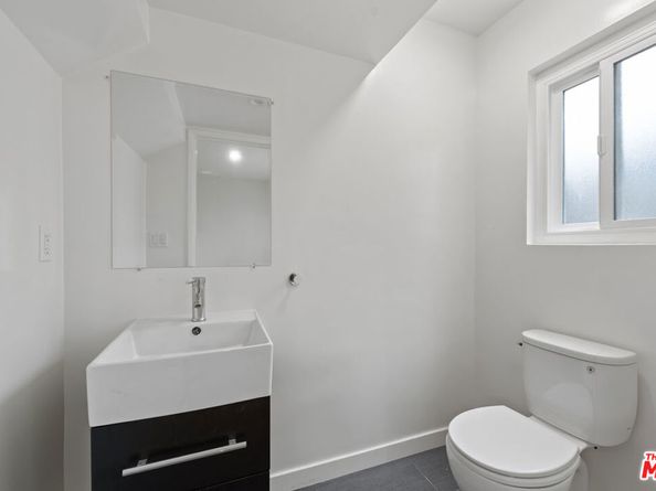 1807 Oak Street, Santa Monica CA 90405