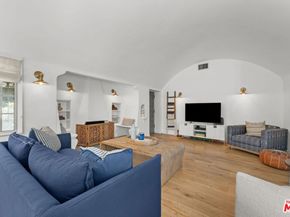 2030 S Redondo Boulevard, Los Angeles CA 90016