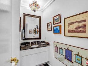 910 S Holt Avenue 305, Los Angeles CA 90035