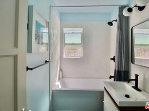 510 Venice Way, Venice CA 90291
