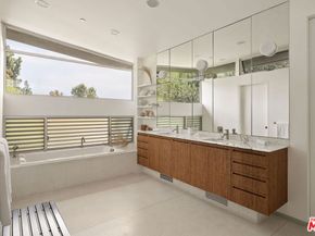 901 Kenter Way, Los Angeles CA 90049