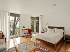901 Kenter Way, Los Angeles CA 90049