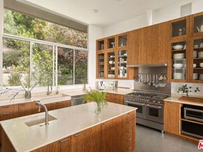 901 Kenter Way, Los Angeles CA 90049