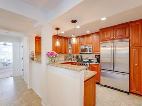 8121 Camino Del Sol 101, San Diego CA 92037