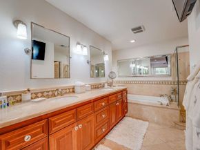 8121 Camino Del Sol 101, San Diego CA 92037