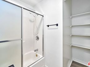 1115 S Mariposa Avenue, Los Angeles CA 90006