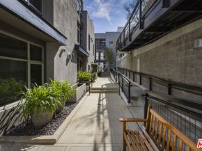 4111 W Sunset Boulevard 220, Los Angeles CA 90029