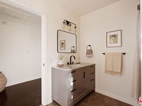 243 S Formosa Avenue, Los Angeles CA 90036