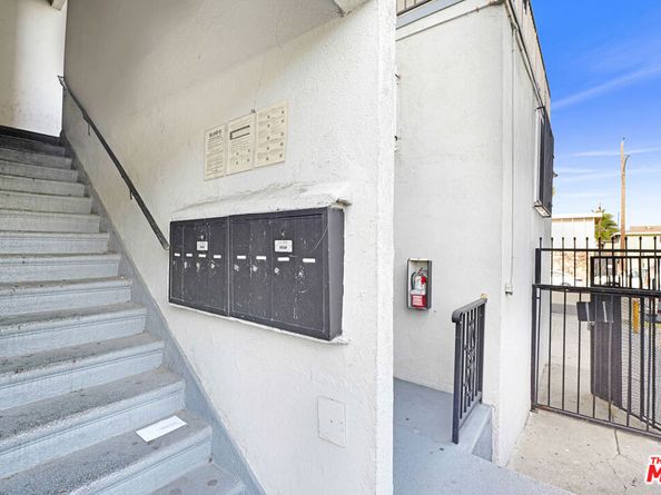 1320 W 97th Street, Los Angeles CA 90044