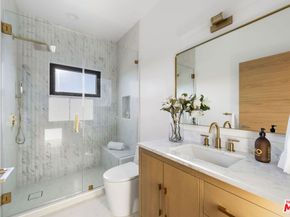 11923 Gorham Avenue 201, Los Angeles CA 90049