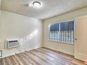 1046 S Kenmore Avenue, Los Angeles CA 90006