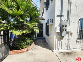 1046 S Kenmore Avenue, Los Angeles CA 90006