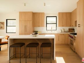 3444 Redwood Avenue, Los Angeles CA 90066