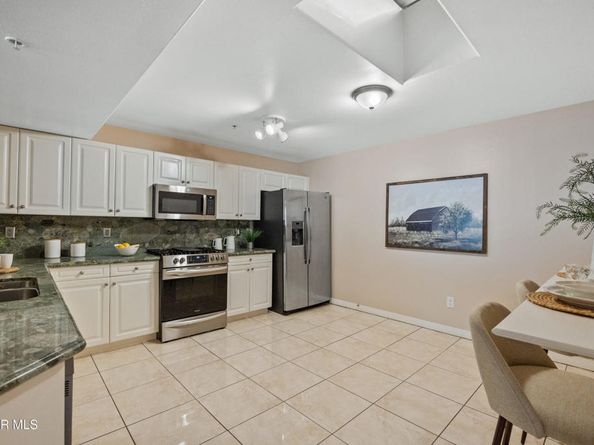 17735 Kinzie Street 315, Northridge CA 91325