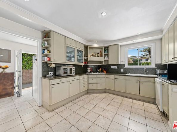 13716 W Sunset Boulevard, Pacific Palisades CA 90272