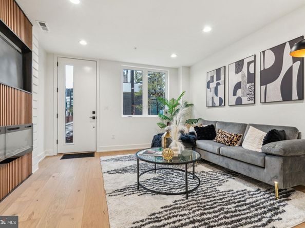 1106 N Bodine Street, Philadelphia PA 19123