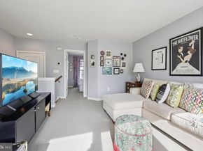 832 Snowden Hallowell Way, Alexandria VA 22314