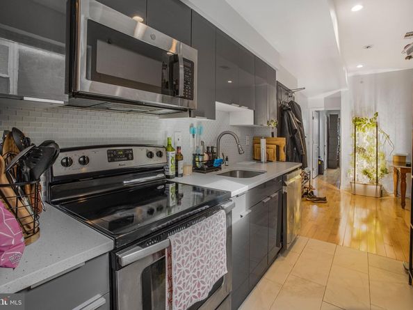 657 N 12TH Street, Philadelphia PA 19123