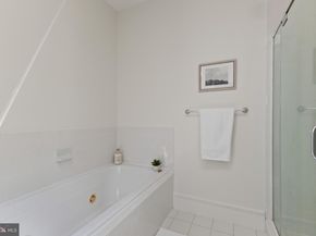 526 13TH Street SE B, Washington DC 20003