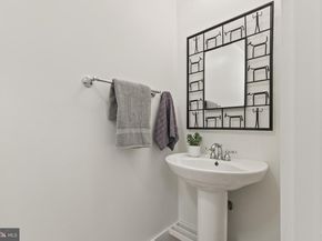 526 13TH Street SE B, Washington DC 20003