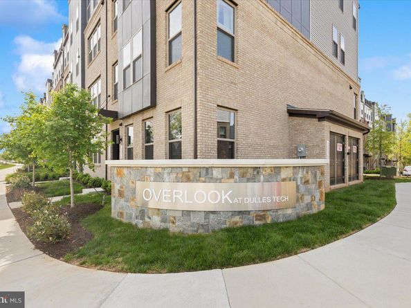 2437 Silver Line Aly 69A, Herndon VA 20171