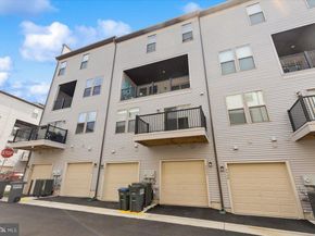 2437 Silver Line Aly 69A, Herndon VA 20171