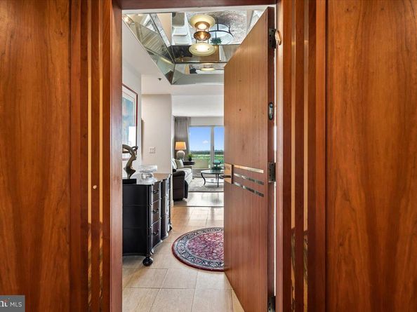 5600 Wisconsin Avenue PH18A, Chevy Chase MD 20815