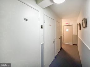44303 Delaire Landing Road 303, Philadelphia PA 19114