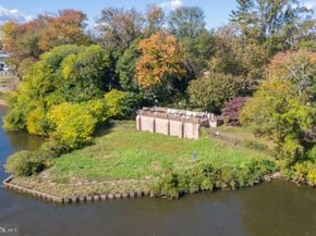 44303 Delaire Landing Road 303, Philadelphia PA 19114