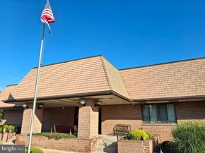 44303 Delaire Landing Road 303, Philadelphia PA 19114