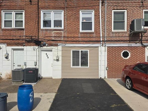808 Rively Avenue, Glenolden PA 19036