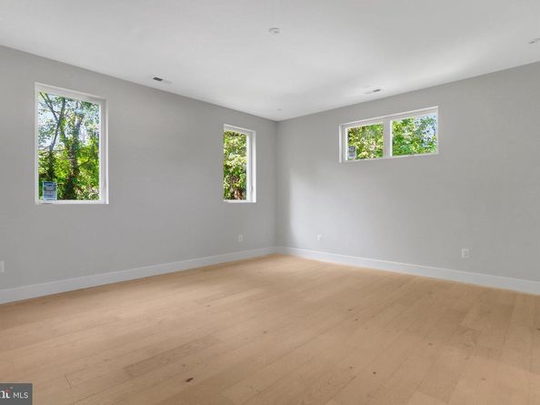 7435 Nigh Road, Falls Church VA 22043