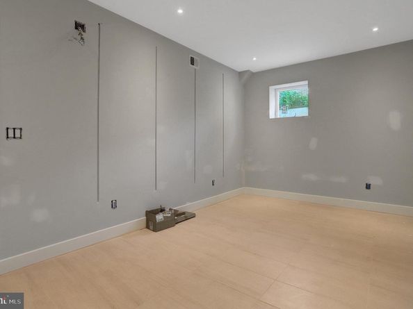 7435 Nigh Road, Falls Church VA 22043