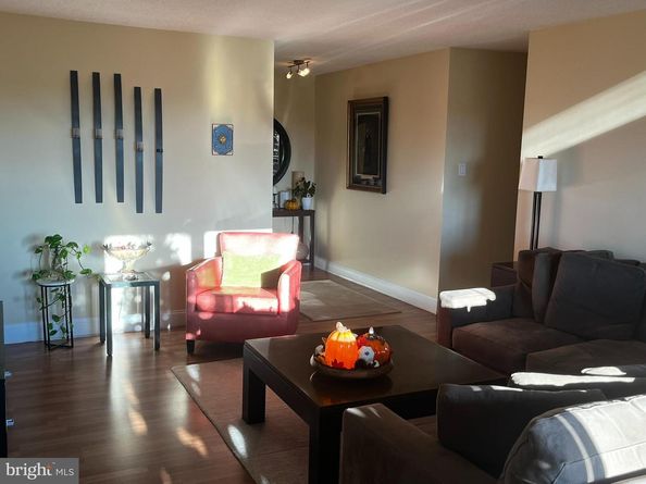 203 Yoakum Parkway 1512, Alexandria VA 22304