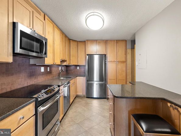 203 Yoakum Parkway 1512, Alexandria VA 22304