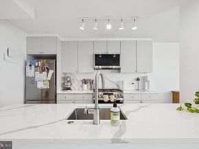 604 S Washington Square 2517, Philadelphia PA 19106