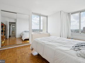 604 S Washington Square 2517, Philadelphia PA 19106