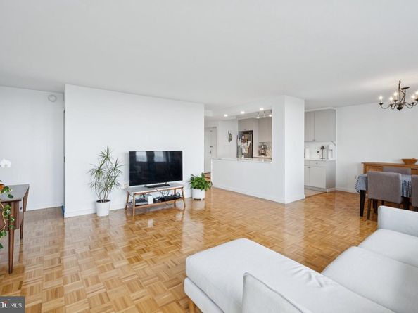 604 S Washington Square 2517, Philadelphia PA 19106