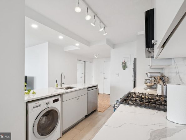 604 S Washington Square 2517, Philadelphia PA 19106