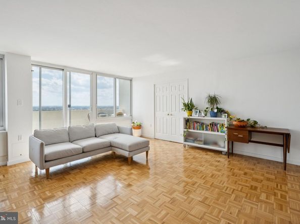604 S Washington Square 2517, Philadelphia PA 19106