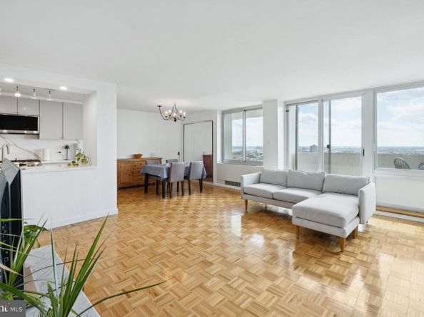 604 S Washington Square 2517, Philadelphia PA 19106