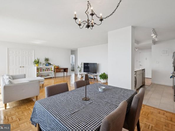 604 S Washington Square 2517, Philadelphia PA 19106