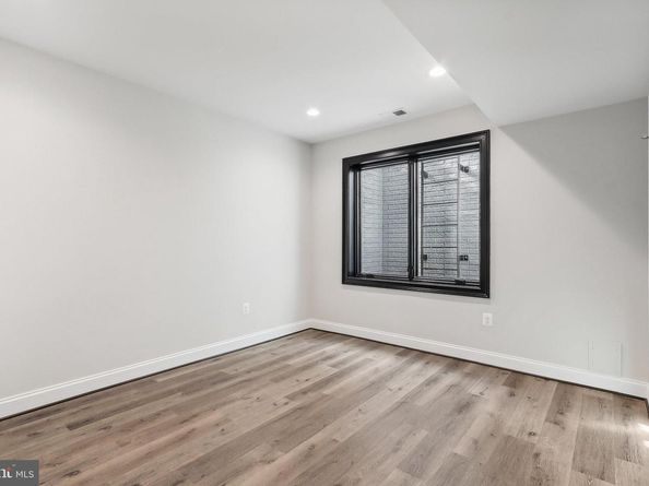 105 Tapawingo Road SW, Vienna VA 22180