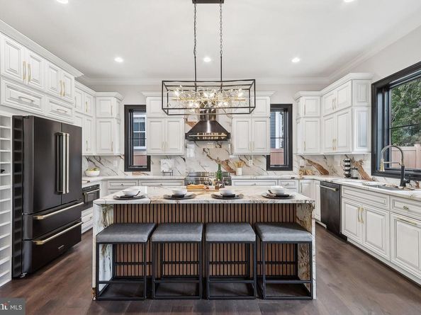 105 Tapawingo Road SW, Vienna VA 22180