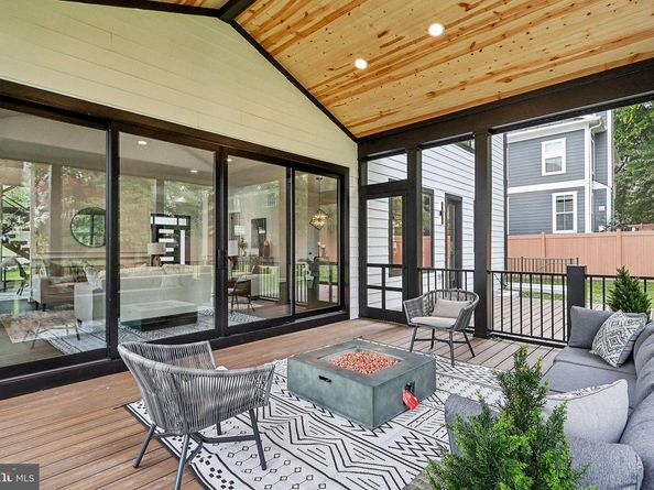 105 Tapawingo Road SW, Vienna VA 22180