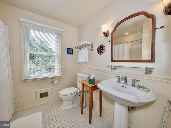 2390 Pineview Drive, Malvern PA 19355